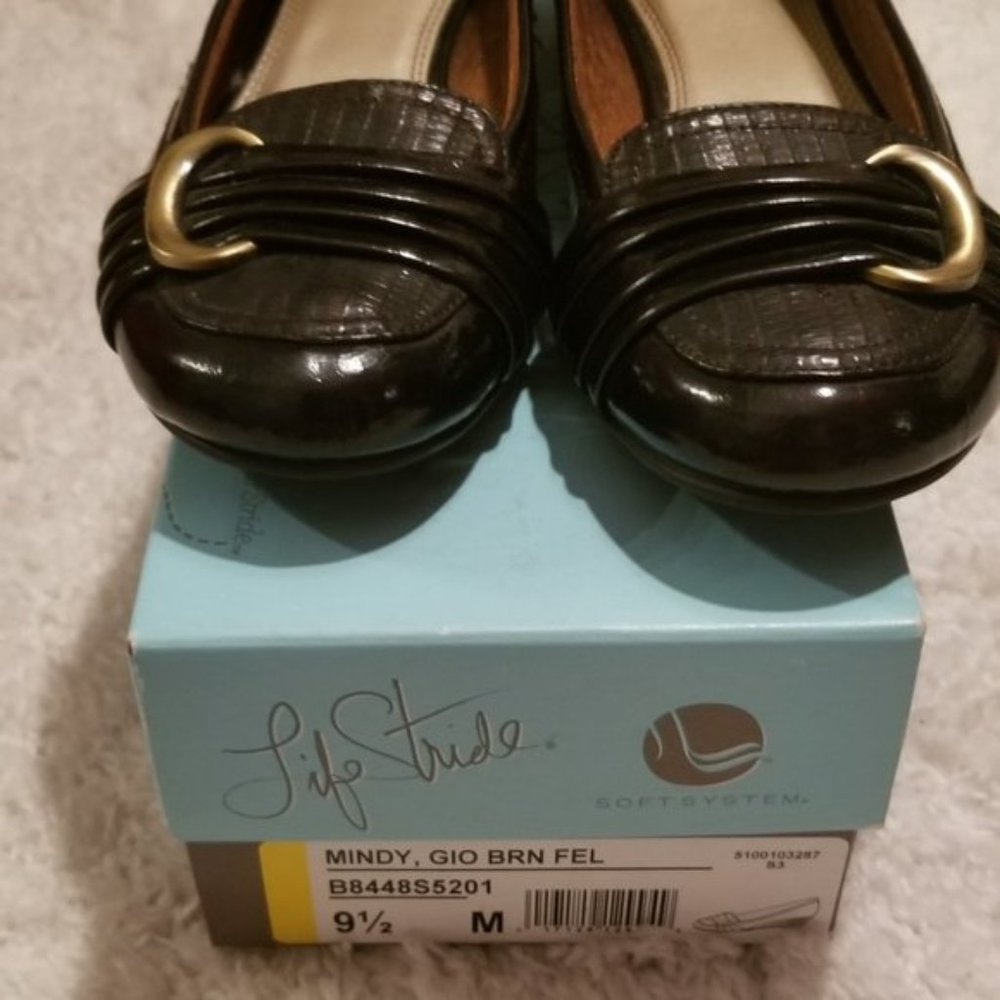 Brown Buckle-Toe Flats - New In Box - Picture 8 of 15